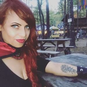 Meet your Posher, Simona